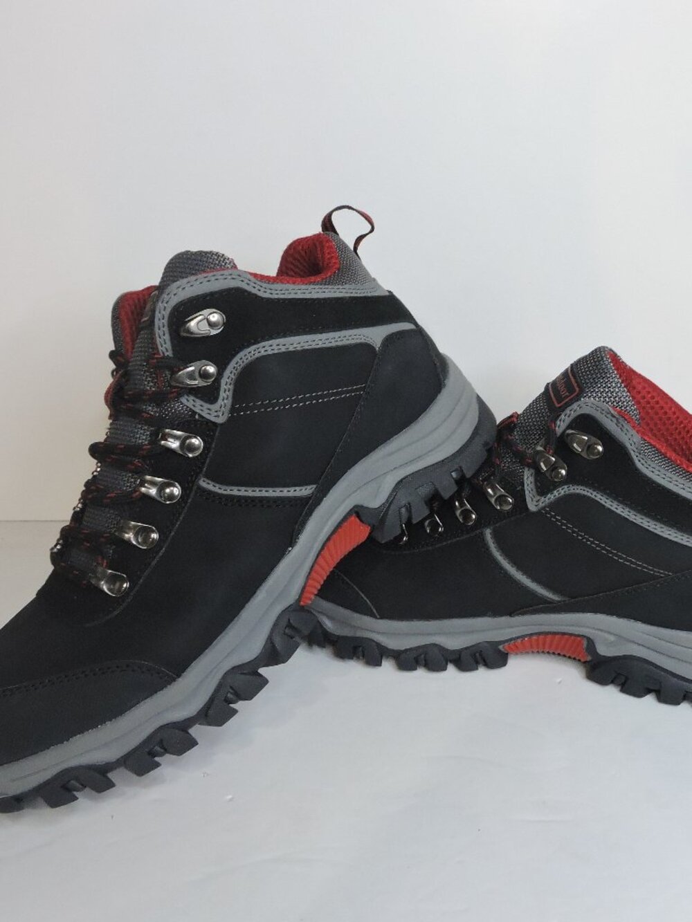 Brand new Men's Waterproof Hiking and trekking Boots Outdoor Non-Slip